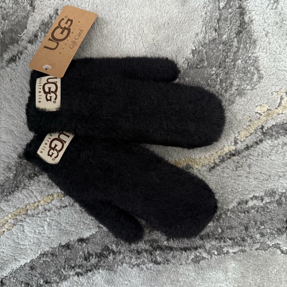 UGG Accessories - UGG Fluffy Black Mittens